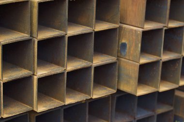 Metal ürünleri, Rusya depodaki paketlerine dikdörtgen kesit metal profil boru