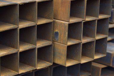 Metal ürünleri, Rusya depodaki paketlerine dikdörtgen kesit metal profil boru