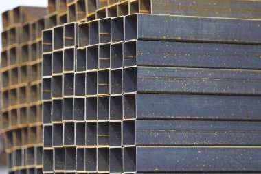 Metal ürünleri, Rusya depodaki paketlerine dikdörtgen kesit metal profil boru
