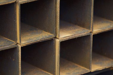 Metal ürünleri, Rusya depodaki paketlerine dikdörtgen kesit metal profil boru