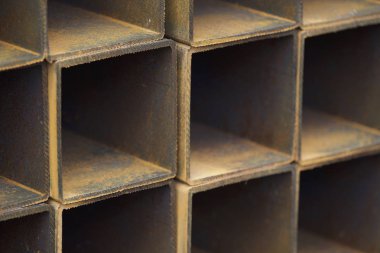 Metal ürünleri, Rusya depodaki paketlerine dikdörtgen kesit metal profil boru