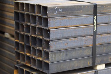 Metal ürünleri, Rusya depodaki paketlerine dikdörtgen kesit metal profil boru