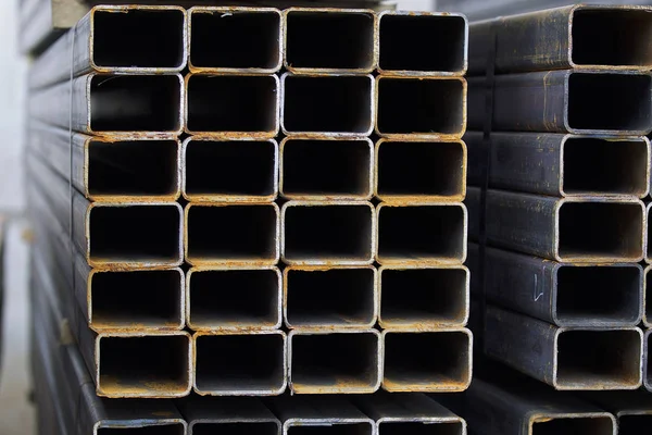 Metal ürünleri, Rusya depodaki paketlerine dikdörtgen kesit metal profil boru