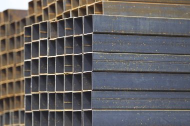 Metal ürünleri, Rusya depodaki paketlerine dikdörtgen kesit metal profil boru