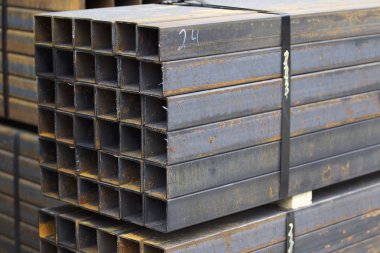 Metal ürünleri, Rusya depodaki paketlerine dikdörtgen kesit metal profil boru