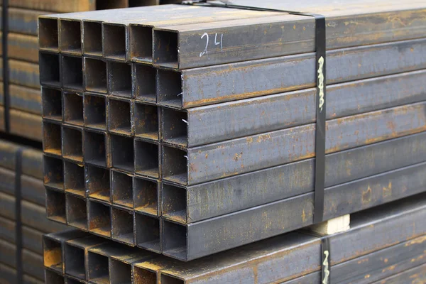 Metal ürünleri, Rusya depodaki paketlerine dikdörtgen kesit metal profil boru