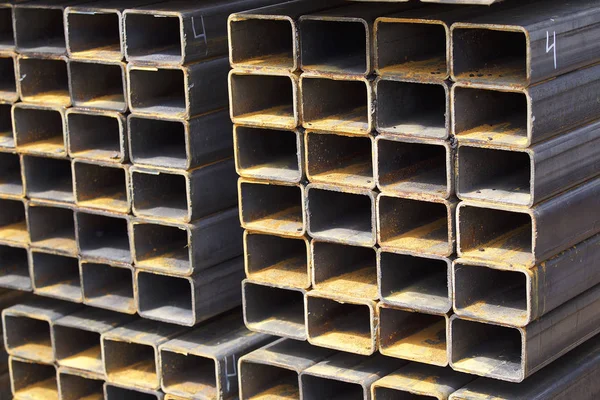 Metal ürünleri, Rusya depodaki paketlerine dikdörtgen kesit metal profil boru