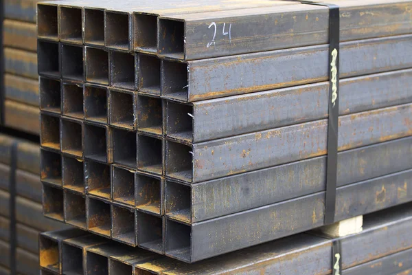 Metal ürünleri, Rusya depodaki paketlerine dikdörtgen kesit metal profil boru