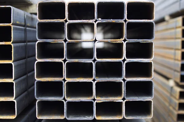 Rury Metalowe Profilu Prostokątnego Przekroju Opakowaniach Magazynie Wyrobów Metalowych Rosja — Zdjęcie stockowe