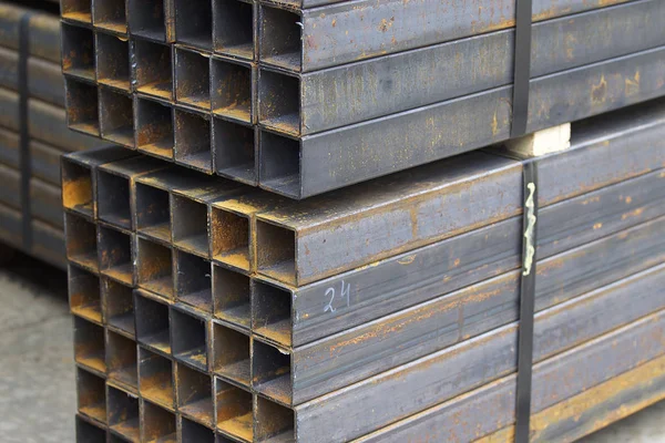 Metal ürünleri, Rusya depodaki paketlerine dikdörtgen kesit metal profil boru