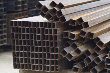 Metal ürünleri, Rusya depodaki paketlerine dikdörtgen kesit metal profil boru