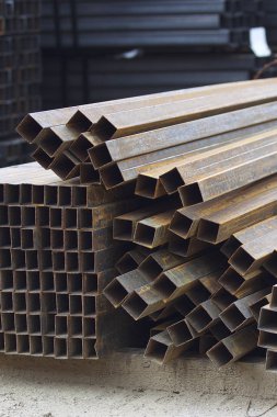 Metal ürünleri, Rusya depodaki paketlerine dikdörtgen kesit metal profil boru