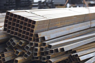 Metal ürünleri, Rusya depodaki paketlerine dikdörtgen kesit metal profil boru