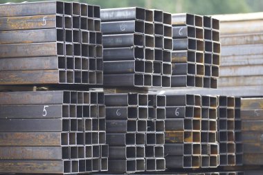 Metal ürünleri, Rusya depodaki paketlerine dikdörtgen kesit metal profil boru