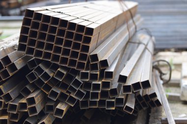 Metal ürünleri, Rusya depodaki paketlerine dikdörtgen kesit metal profil boru