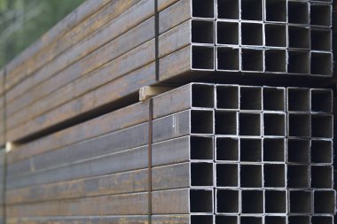 Metal ürünleri, Rusya depodaki paketlerine dikdörtgen kesit metal profil boru