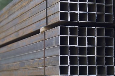 Metal ürünleri, Rusya depodaki paketlerine dikdörtgen kesit metal profil boru