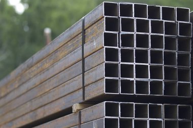 Metal ürünleri, Rusya depodaki paketlerine dikdörtgen kesit metal profil boru