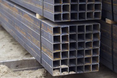 Metal ürünleri, Rusya depodaki paketlerine dikdörtgen kesit metal profil boru