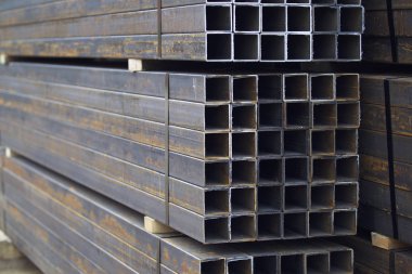 Metal ürünleri, Rusya depodaki paketlerine dikdörtgen kesit metal profil boru