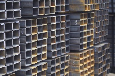 Metal ürünleri, Rusya depodaki paketlerine dikdörtgen kesit metal profil boru