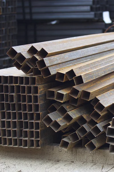 Metal ürünleri, Rusya depodaki paketlerine dikdörtgen kesit metal profil boru