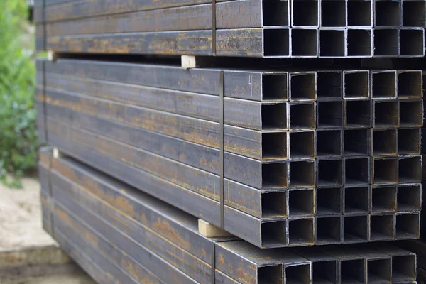 Metal ürünleri, Rusya depodaki paketlerine dikdörtgen kesit metal profil boru