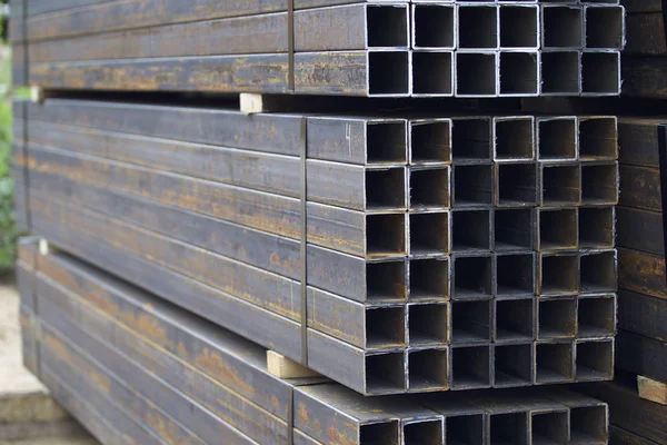 Metal ürünleri, Rusya depodaki paketlerine dikdörtgen kesit metal profil boru