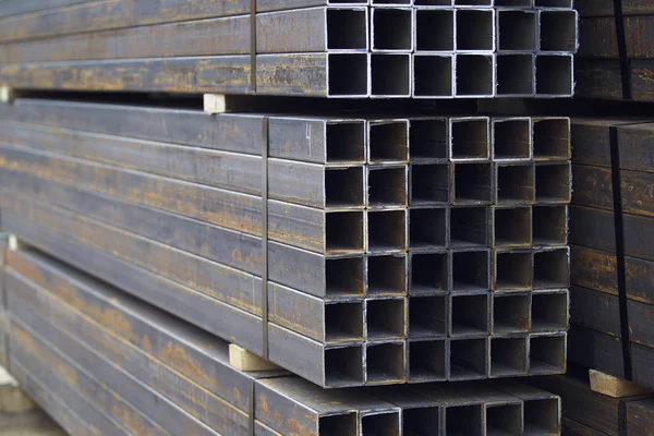 Metal ürünleri, Rusya depodaki paketlerine dikdörtgen kesit metal profil boru