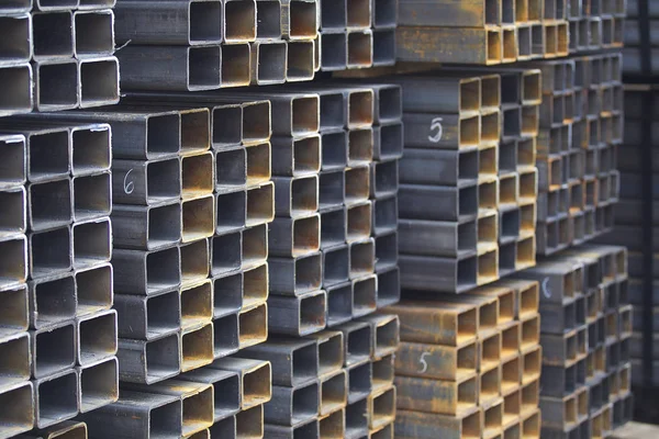 Metal ürünleri, Rusya depodaki paketlerine dikdörtgen kesit metal profil boru