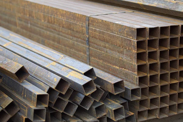 Metal ürünleri, Rusya depodaki paketlerine dikdörtgen kesit metal profil boru