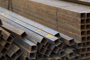 Metal ürünleri, Rusya depodaki paketlerine dikdörtgen kesit metal profil boru