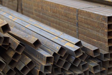 Metal ürünleri, Rusya depodaki paketlerine dikdörtgen kesit metal profil boru