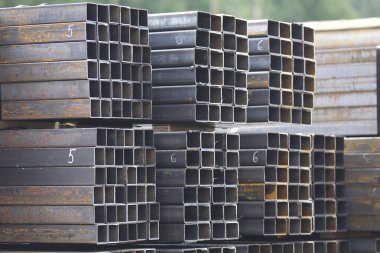 Metal ürünleri, Rusya depodaki paketlerine dikdörtgen kesit metal profil boru