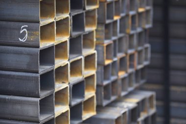 Metal ürünleri, Rusya depodaki paketlerine dikdörtgen kesit metal profil boru