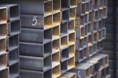 Metal ürünleri, Rusya depodaki paketlerine dikdörtgen kesit metal profil boru