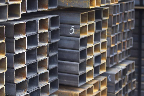 Metal ürünleri, Rusya depodaki paketlerine dikdörtgen kesit metal profil boru