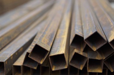 Metal ürünleri, Rusya depodaki paketlerine dikdörtgen kesit metal profil boru