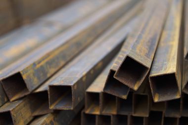 Metal ürünleri, Rusya depodaki paketlerine dikdörtgen kesit metal profil boru