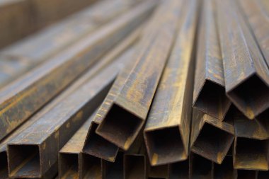 Metal ürünleri, Rusya depodaki paketlerine dikdörtgen kesit metal profil boru