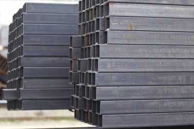 Metal ürünleri, Rusya depodaki paketlerine dikdörtgen kesit metal profil boru