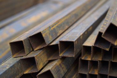 Metal ürünleri, Rusya depodaki paketlerine dikdörtgen kesit metal profil boru