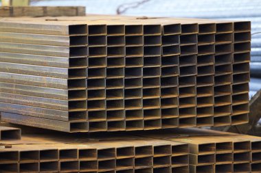Metal ürünleri, Rusya depodaki paketlerine dikdörtgen kesit metal profil boru