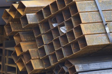 Metal ürünleri, Rusya depodaki paketlerine dikdörtgen kesit metal profil boru