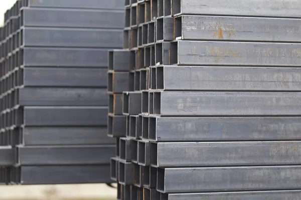 Rury Metalowe Profilu Prostokątnego Przekroju Opakowaniach Magazynie Wyrobów Metalowych Rosja — Zdjęcie stockowe