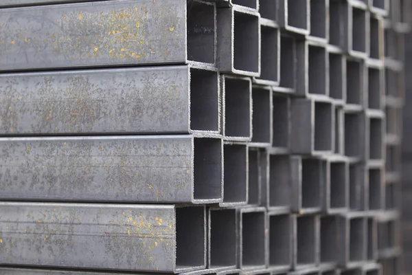 Metal ürünleri, Rusya depodaki paketlerine dikdörtgen kesit metal profil boru