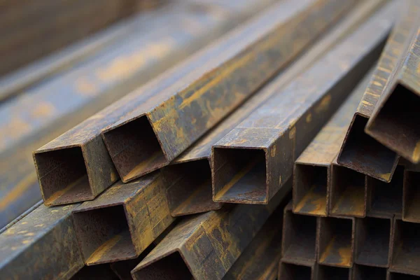 Metal ürünleri, Rusya depodaki paketlerine dikdörtgen kesit metal profil boru