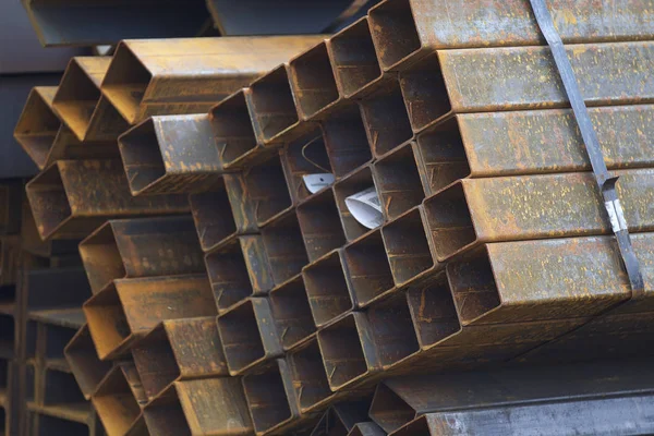 Metal ürünleri, Rusya depodaki paketlerine dikdörtgen kesit metal profil boru