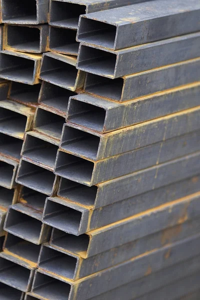 Metal ürünleri, Rusya depodaki paketlerine dikdörtgen kesit metal profil boru