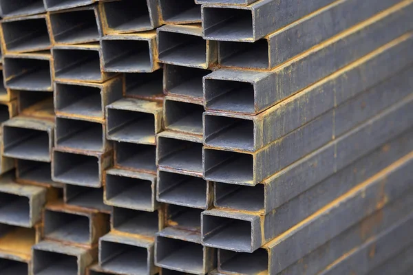 Metal ürünleri, Rusya depodaki paketlerine dikdörtgen kesit metal profil boru